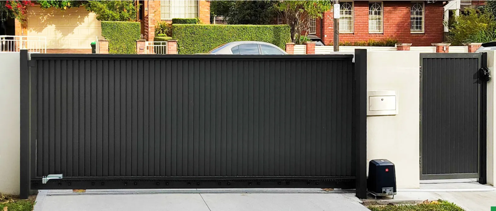 Louvered aluminum privacy gate