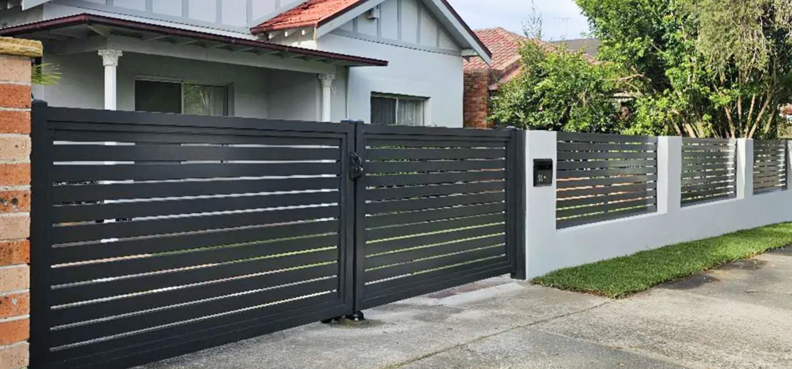 Horizontal slat aluminum fence and driveway gate